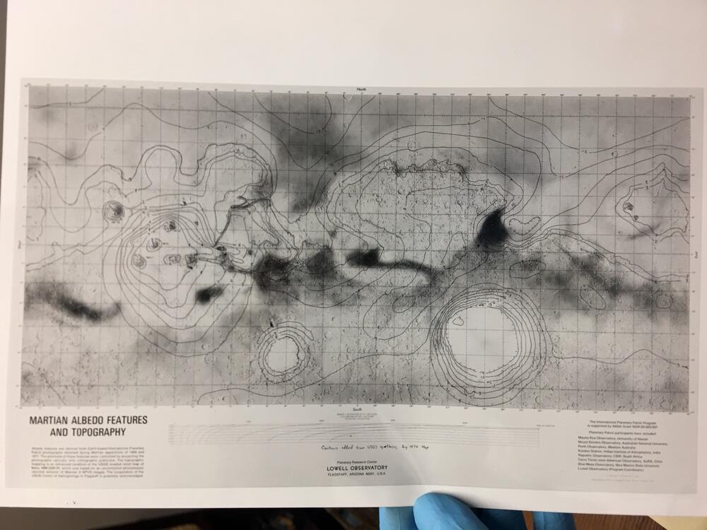 Martian Albedo Features and Topography (contour added)
