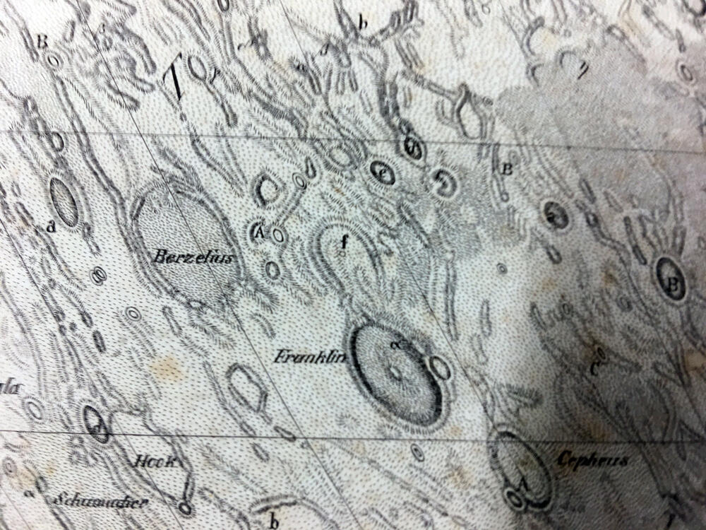 Mappa Selenographica totam Lunae hemisphaeram risibilem complectons chorratinibus propriis secundum projectionem othographicam quatuor Sectionibus constructa et delineata Suae Majestati Friderico Sexto regi daniae illustrissimo .... Guilelmo Beer et Joanne Henrico Mädler Ediio Genuina Berolini MDCCCXXXIV Ex autographico in lapudem inciduit Carolus Vogel Apud Simon Schropp et Soc